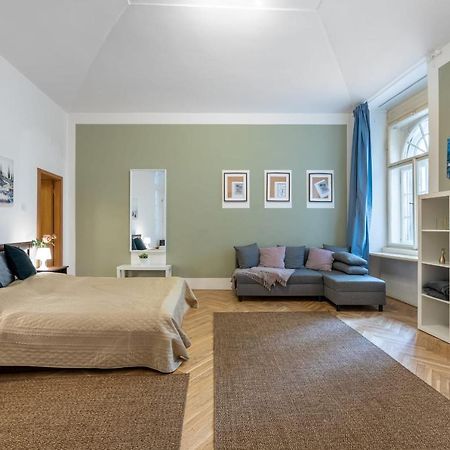 Spacious 3 Bedroom Apartment In The Heart Of Prague Extérieur photo