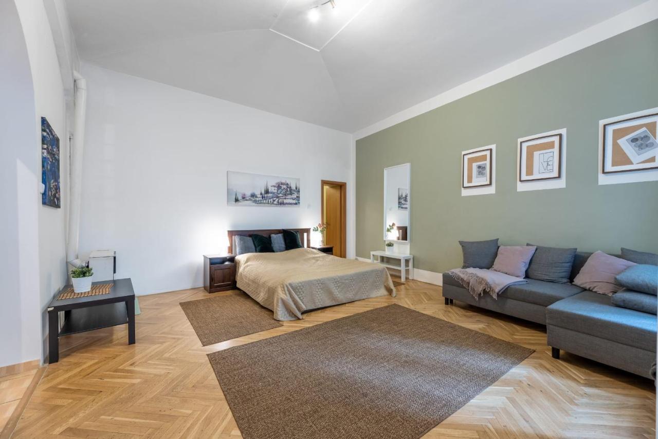 Spacious 3 Bedroom Apartment In The Heart Of Prague Extérieur photo