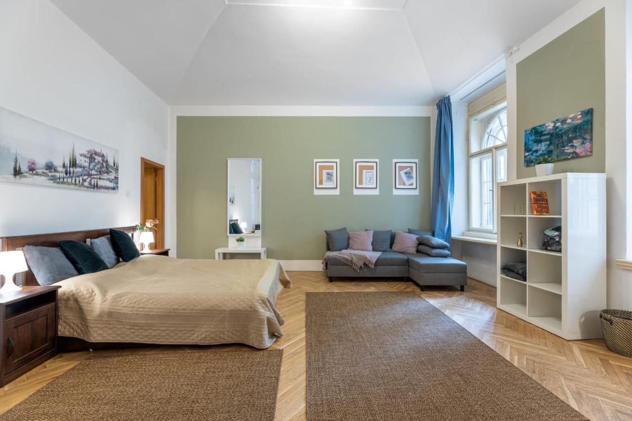 Spacious 3 Bedroom Apartment In The Heart Of Prague Extérieur photo